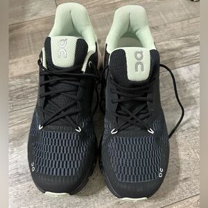 Cloudrunner shoes Women’s size 11